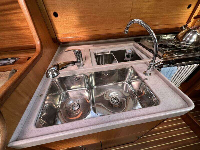 2007 Delphia 33 Sloop