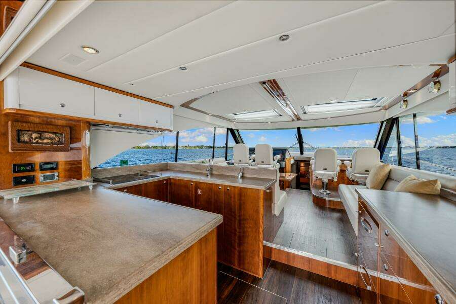 2015 Riviera 565 SUV