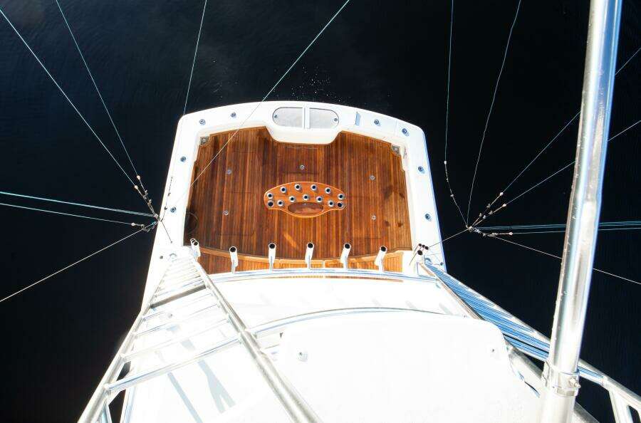 Viking 52 ONE MORE - Cockpit