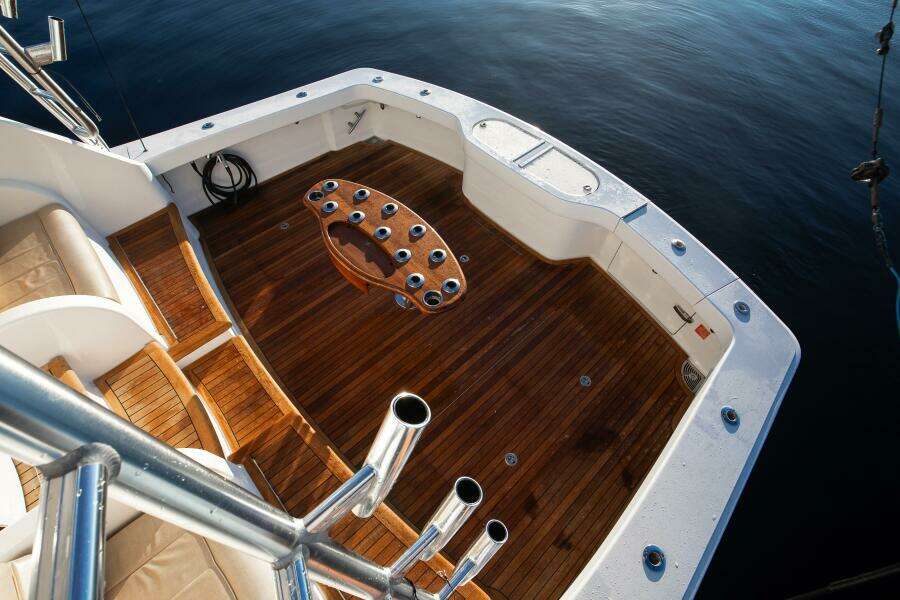 Viking 52 ONE MORE - Cockpit