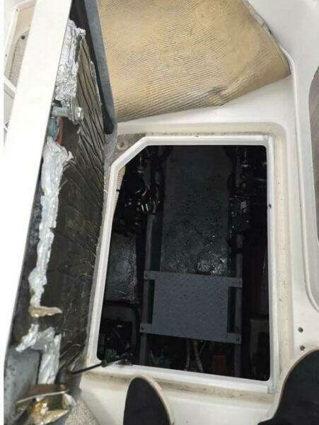 1998 Sea Ray 330 Express