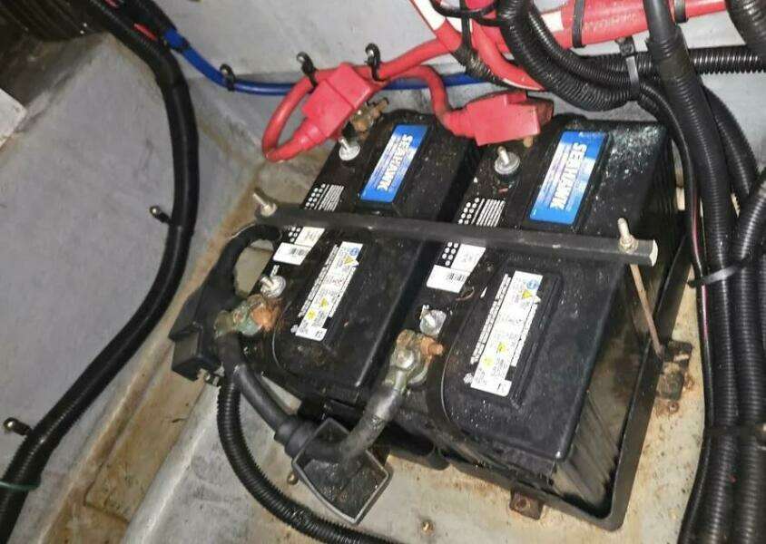 1998 Sea Ray 330 Express