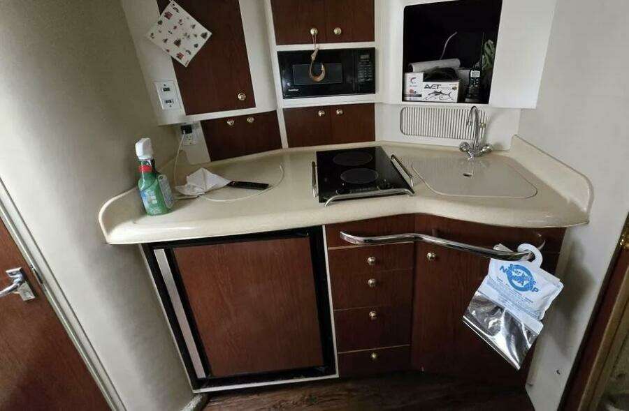 1998 Sea Ray 330 Express