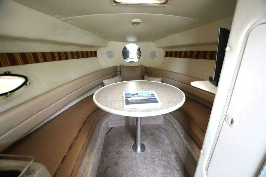 1999 Rinker Fiesta Vee 270