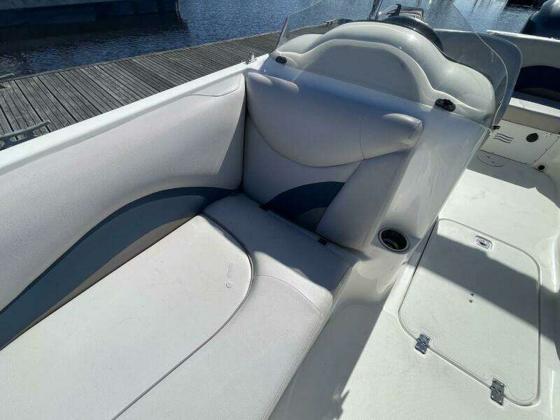 2917 Hurricane SunDeck Sport 202 OB