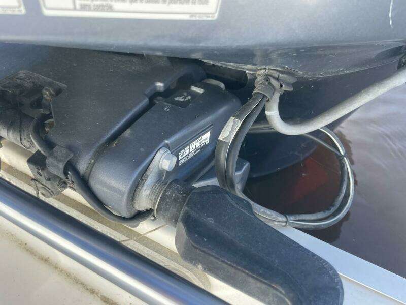 2917 Hurricane SunDeck Sport 202 OB