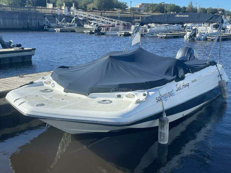 2917 Hurricane SunDeck Sport 202 OB