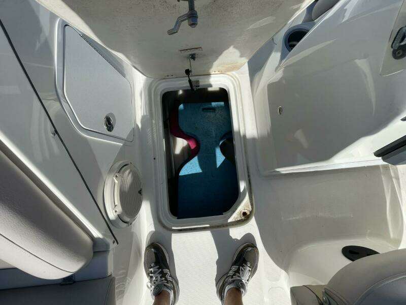 2917 Hurricane SunDeck Sport 202 OB