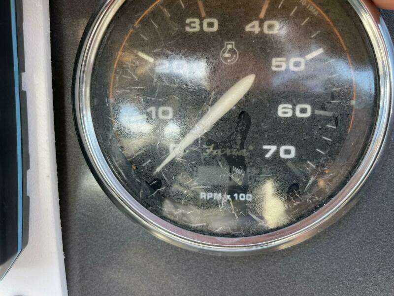 2917 Hurricane SunDeck Sport 202 OB