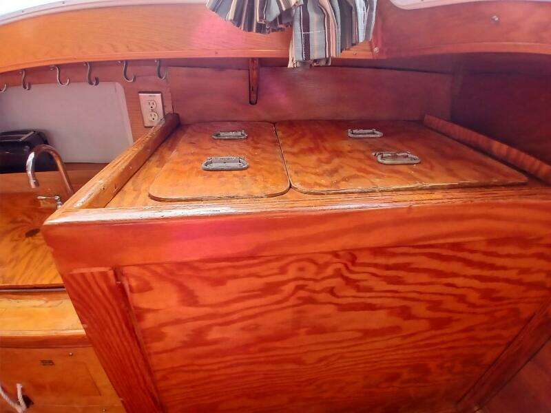 1976 Islander Freeport