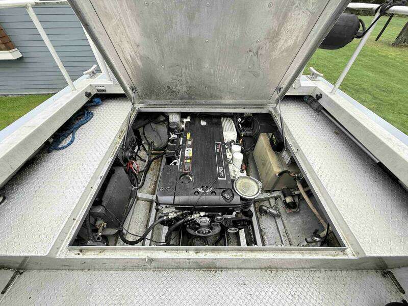 1998 Coastal Craft CC25V22