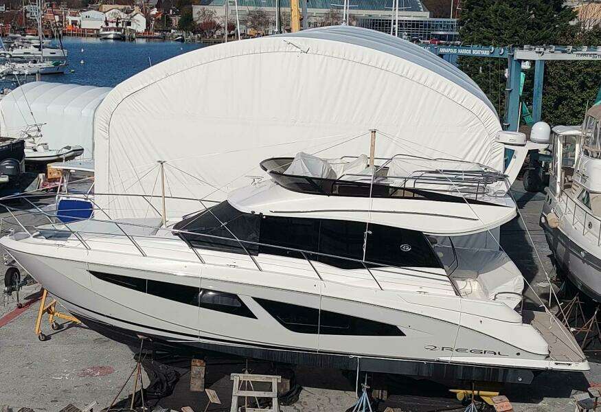 2021 Regal 42 Fly