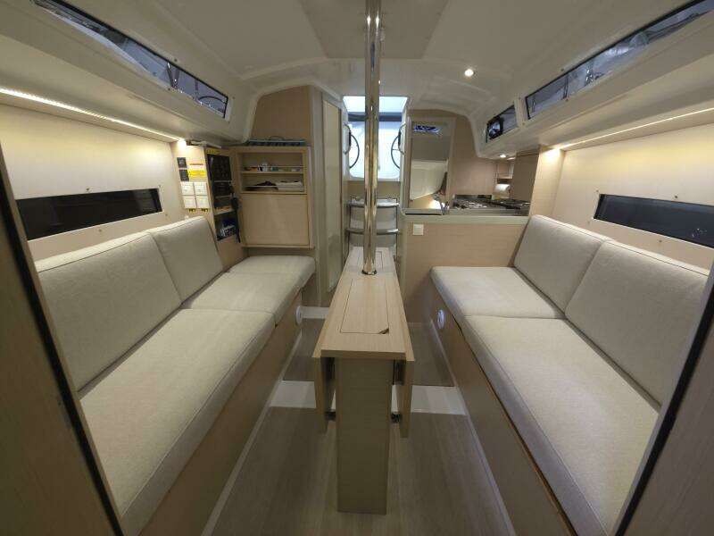 2021 Beneteau Oceanis 30.1