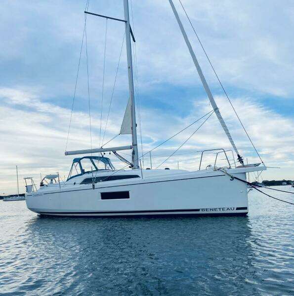 2021 Beneteau Oceanis 30.1