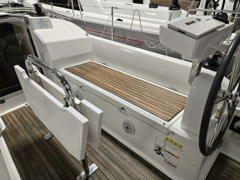 2021 Beneteau Oceanis 30.1