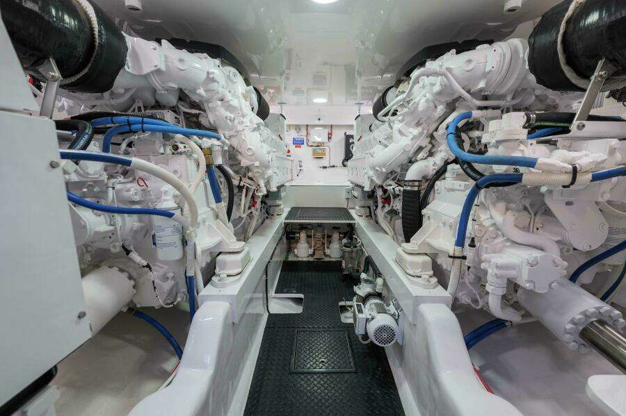 Viking 54 - Salty Dog -Engine Room