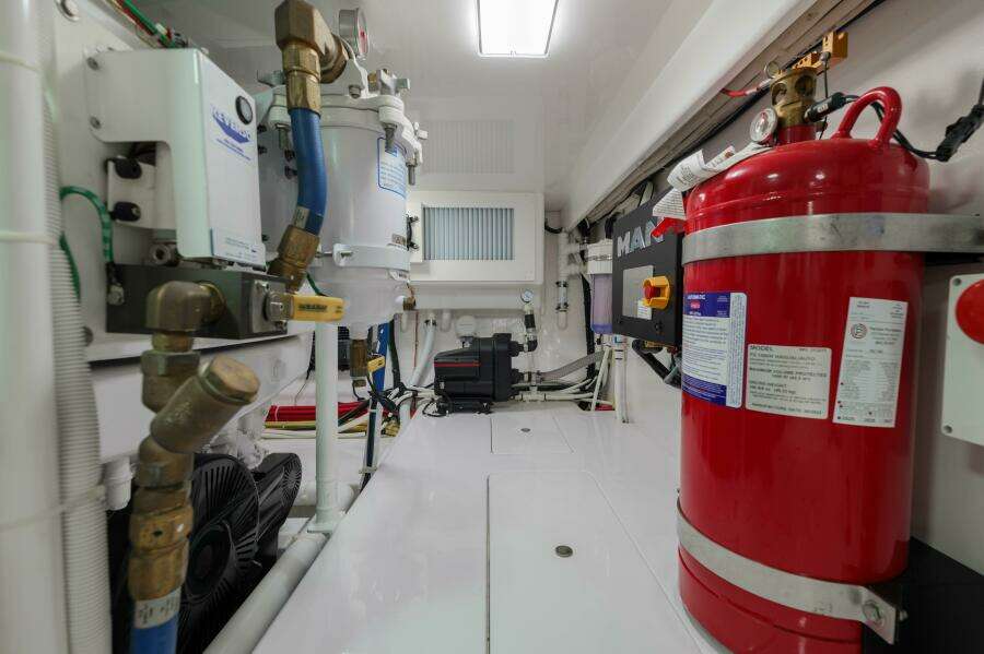 Viking 54 - Salty Dog -Engine Room