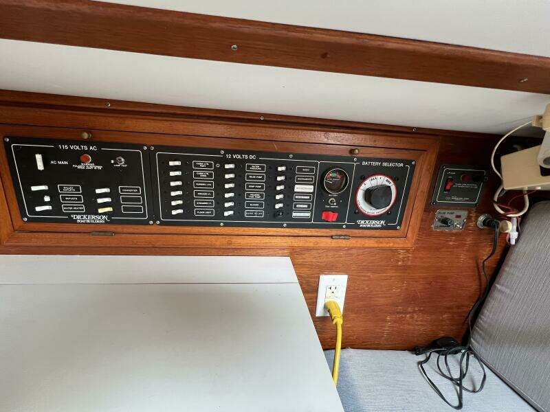1986 Dickerson Tri-Cabin