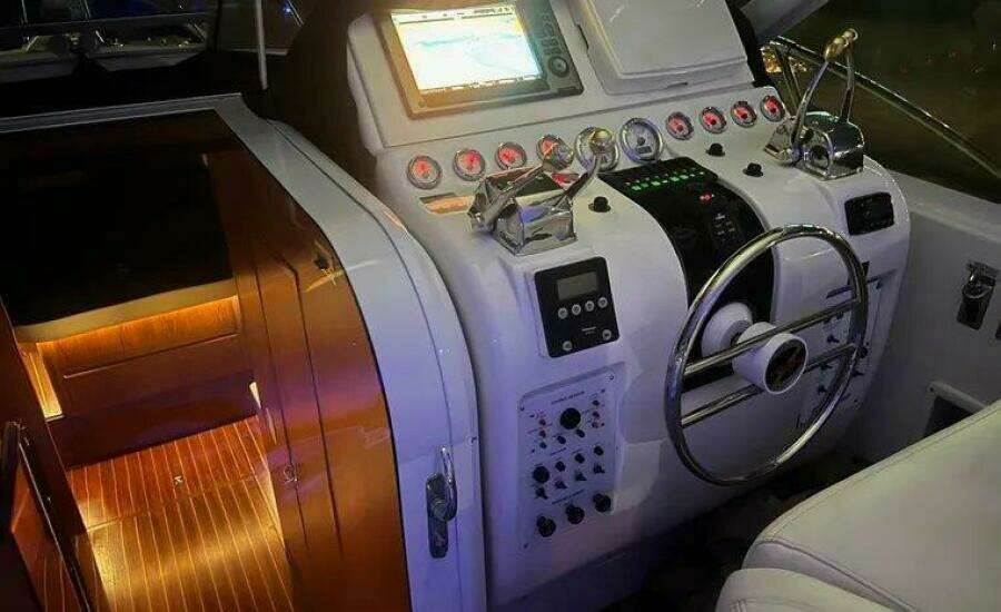 1996 Hatteras 39 Sport Express