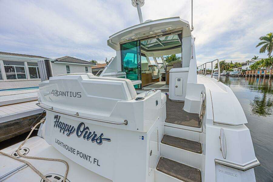 2012 Cruisers Yachts 48 Cantius