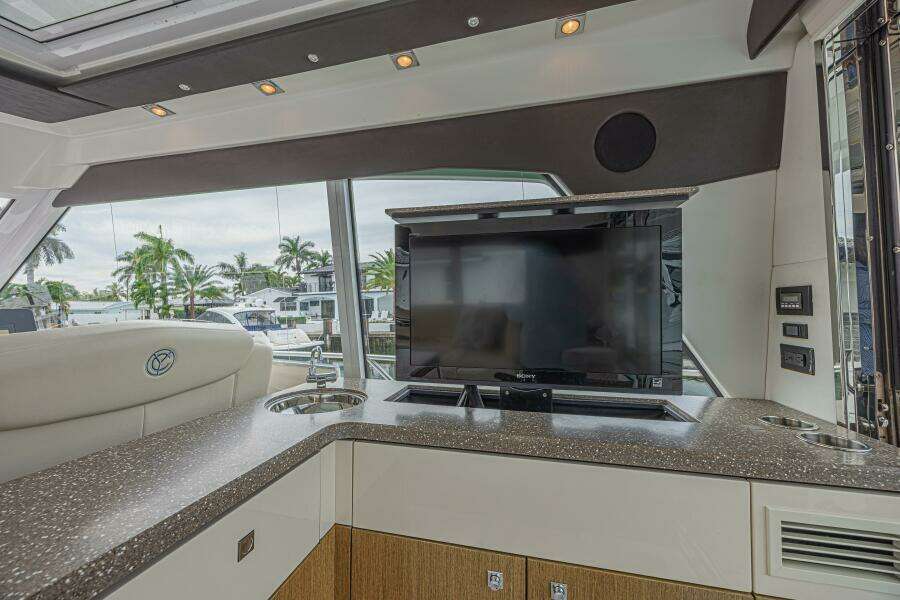2012 Cruisers Yachts 48 Cantius