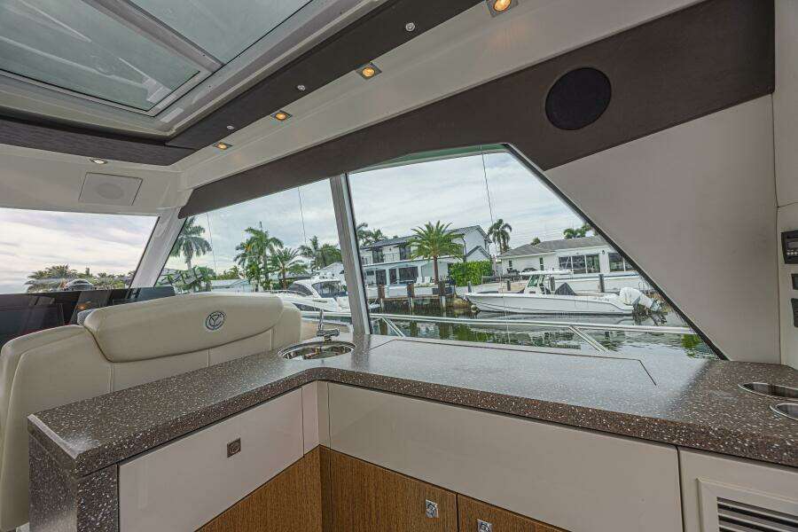 2012 Cruisers Yachts 48 Cantius