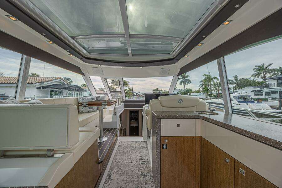 2012 Cruisers Yachts 48 Cantius