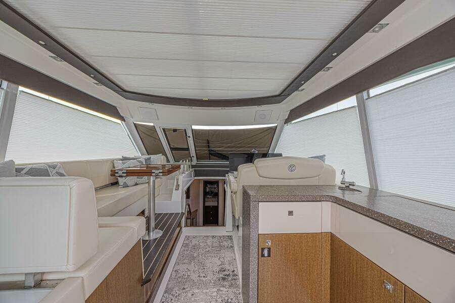 2012 Cruisers Yachts 48 Cantius