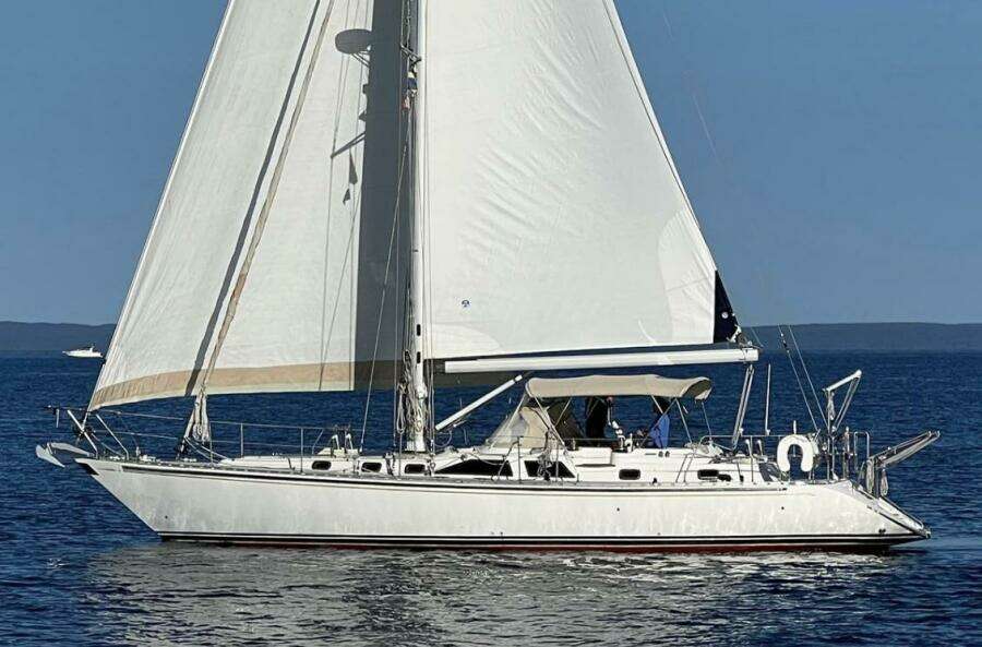 2004 Hylas 49