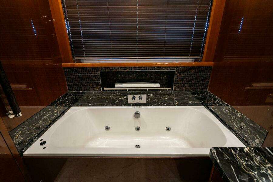 2010 Princess 95 M/Y