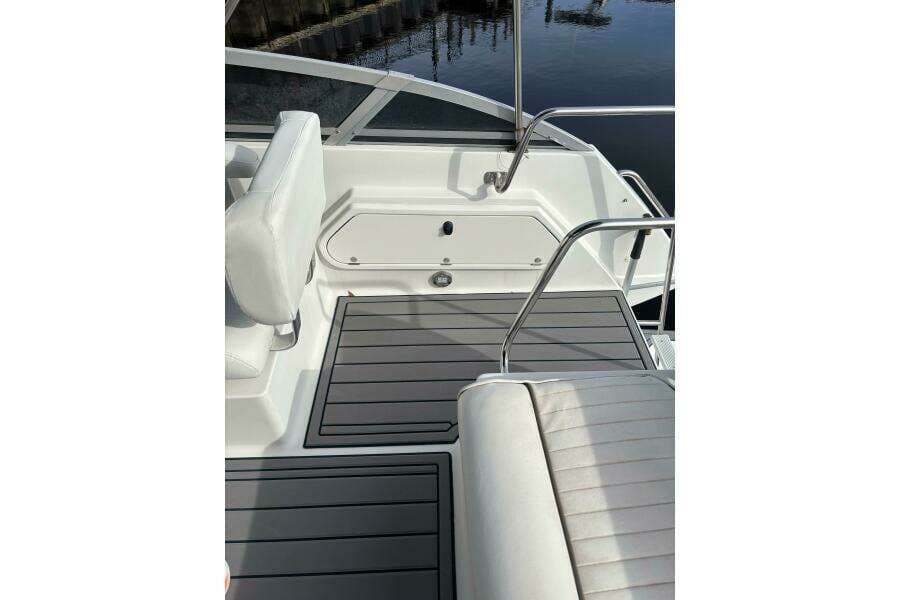 1996 Carver 320 Voyager