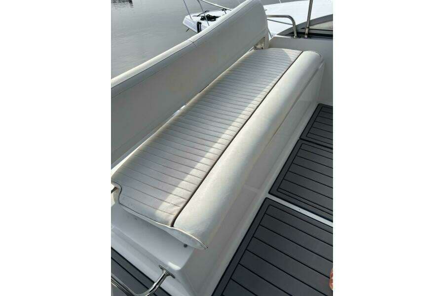 1996 Carver 320 Voyager