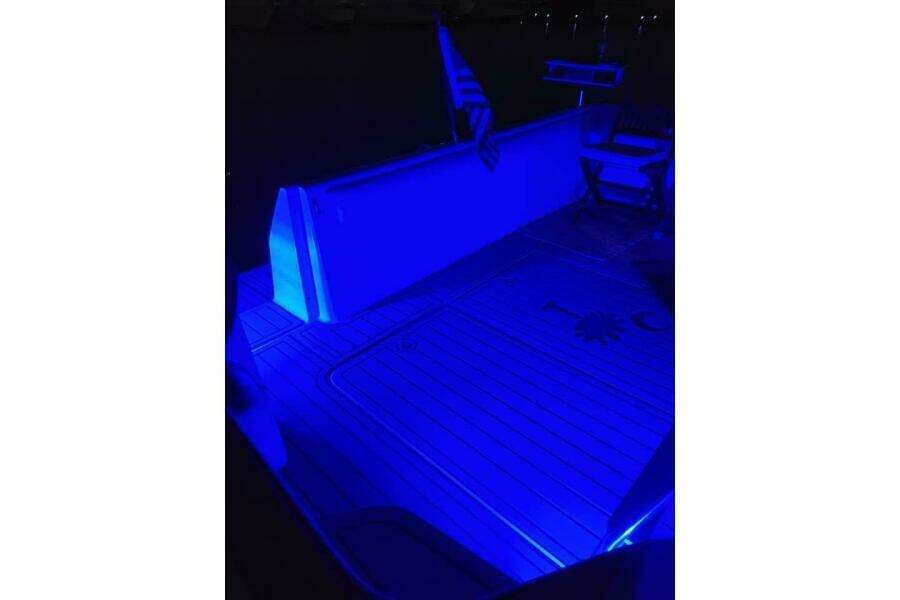 1996 Carver 320 Voyager