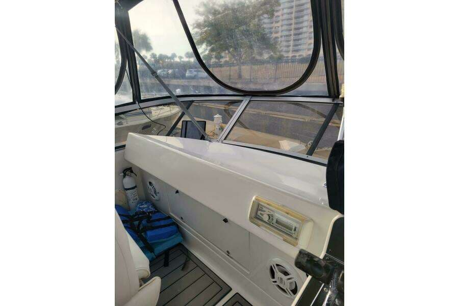 1996 Carver 320 Voyager