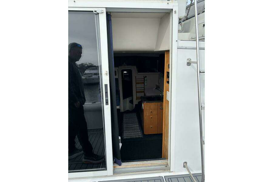 1996 Carver 320 Voyager