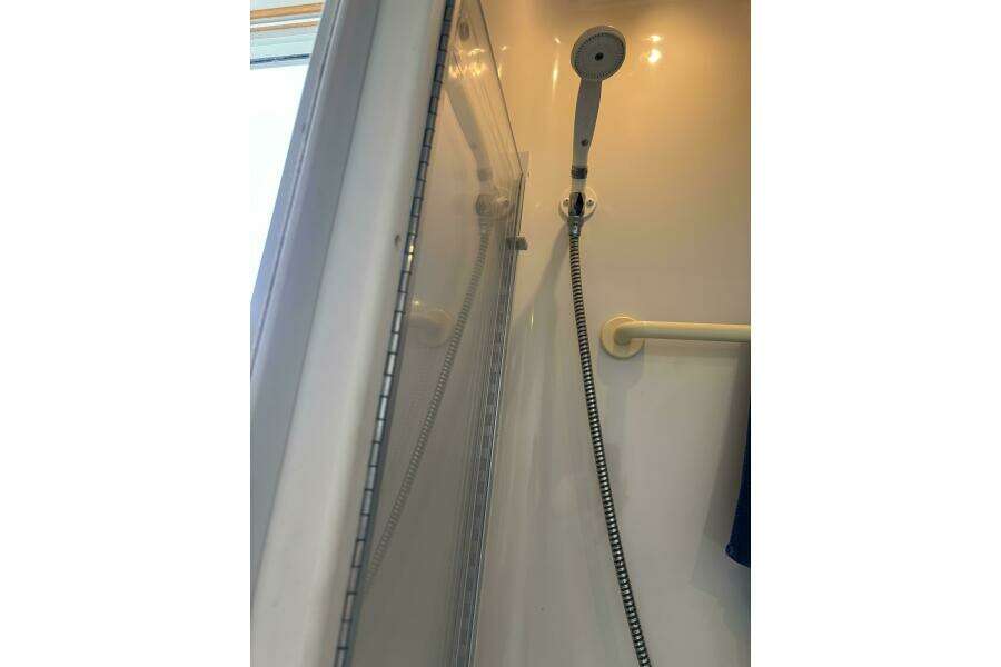 1996 Carver 320 Voyager