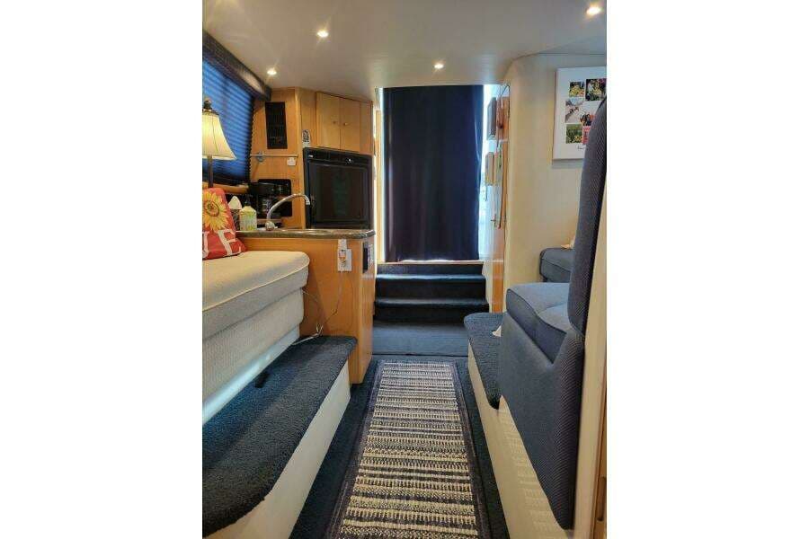 1996 Carver 320 Voyager