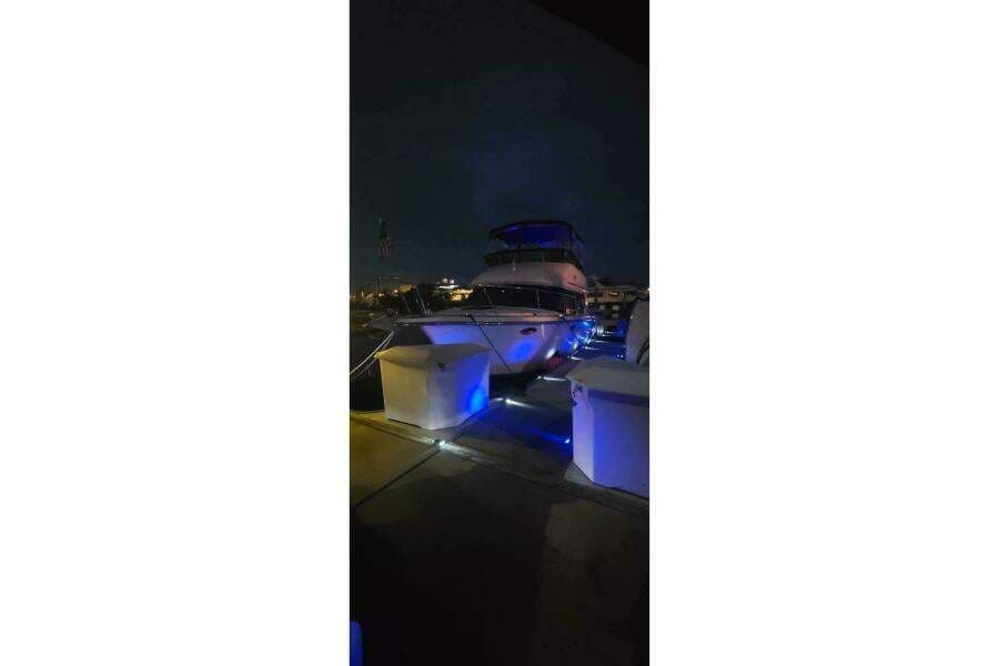 1996 Carver 320 Voyager