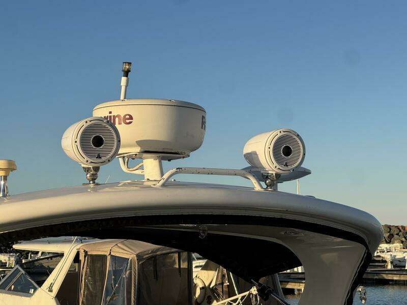 2011 Sea Ray 330 Sundancer