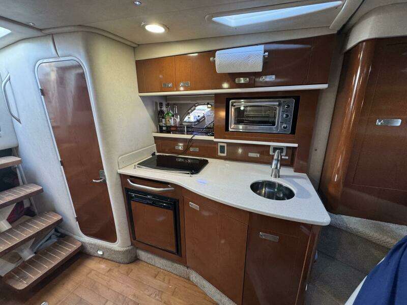 2011 Sea Ray 330 Sundancer