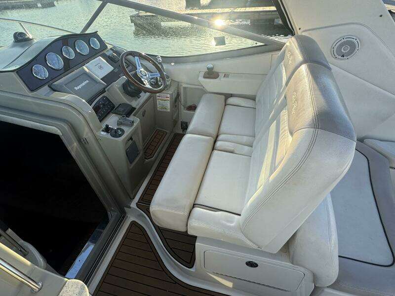 2011 Sea Ray 330 Sundancer