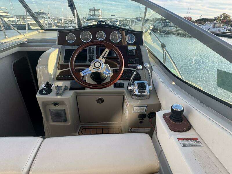 2011 Sea Ray 330 Sundancer
