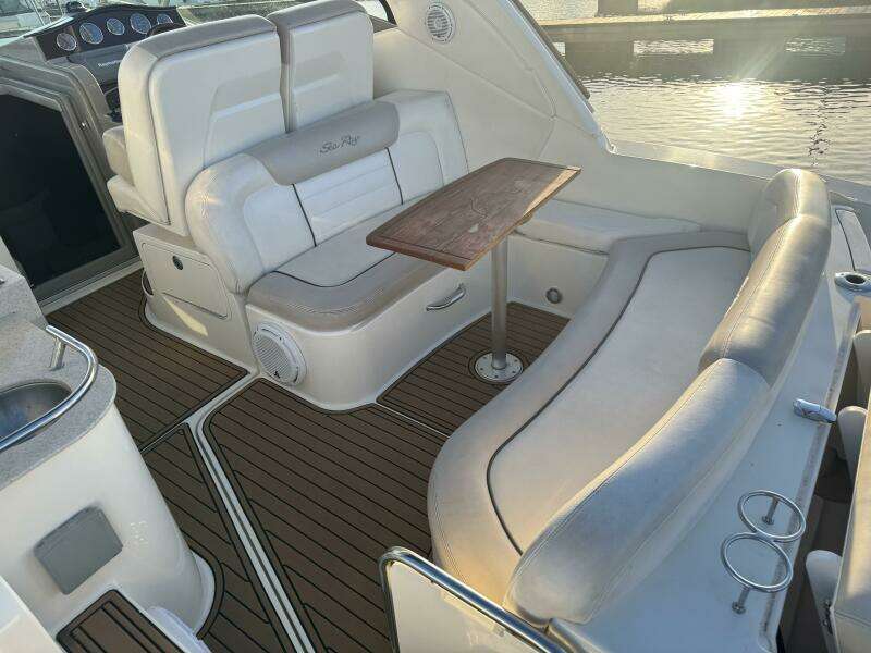 2011 Sea Ray 330 Sundancer