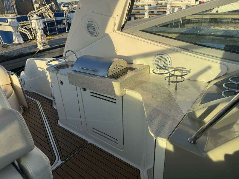 2011 Sea Ray 330 Sundancer