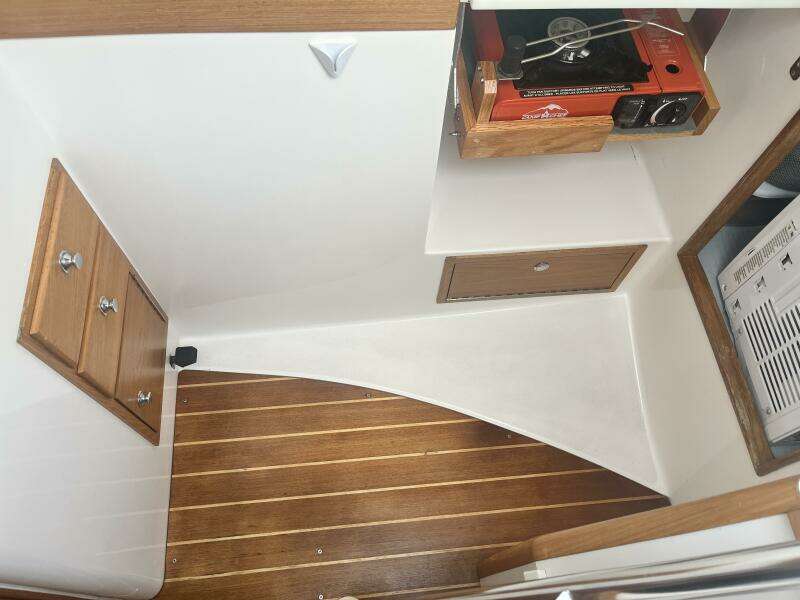 1998 J/32 - Galley Sole