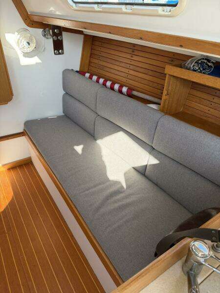 1998 J/32 - Settee