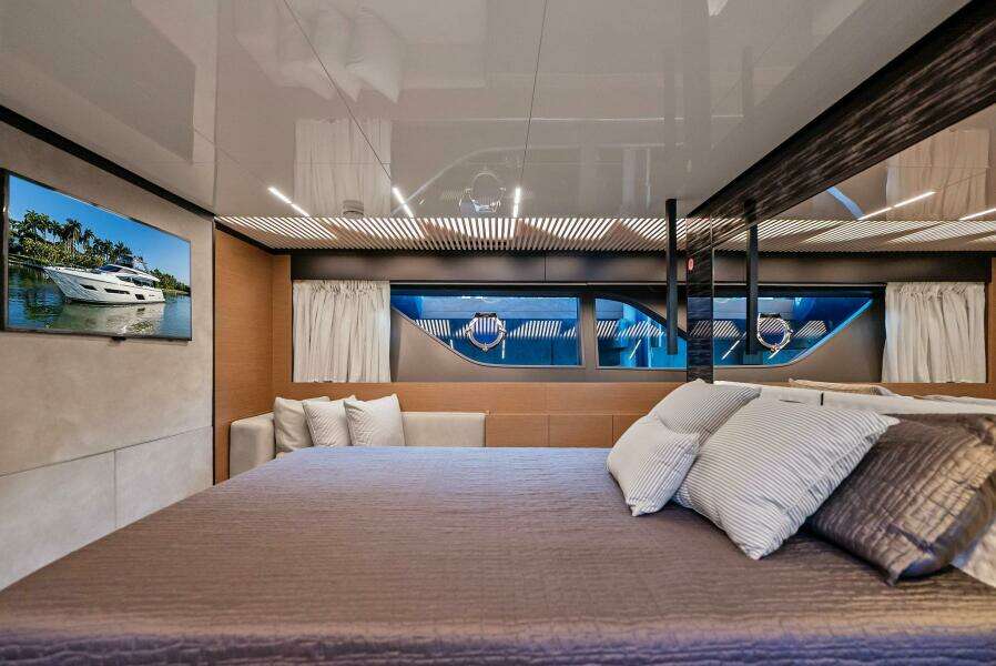 2019 Ferretti Yachts 780