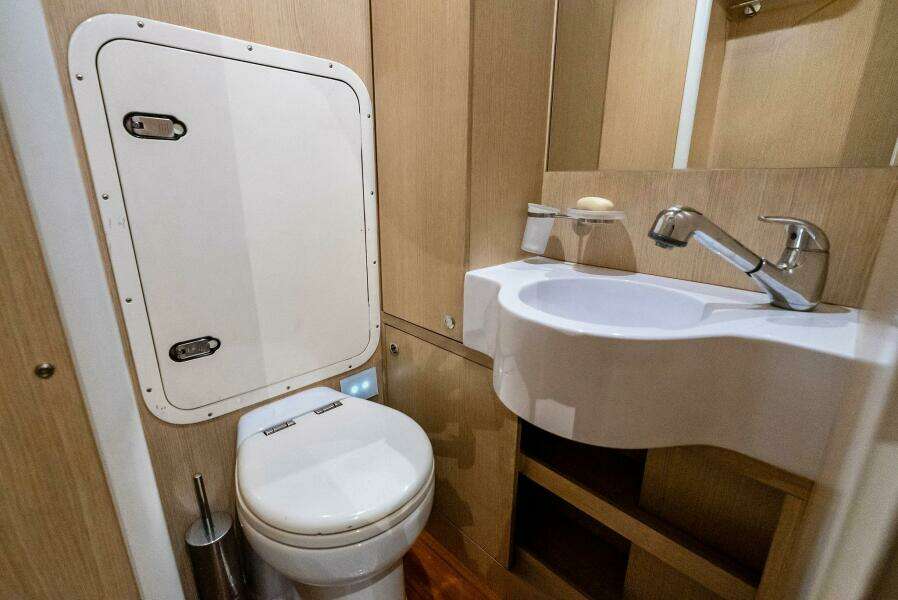 2019 Ferretti Yachts 780