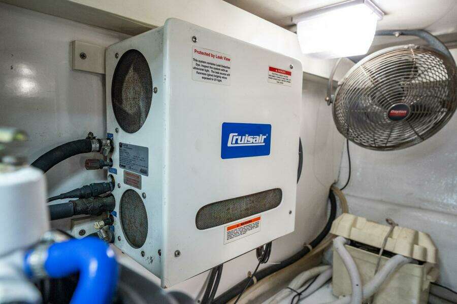 2001 Post 42 Convertible