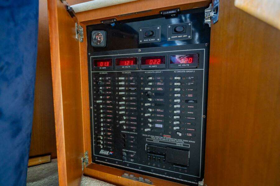 2001 Post 42 Convertible